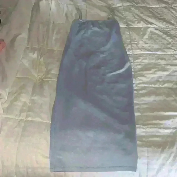 Pretty little thing Dress - Picture 3 of 4